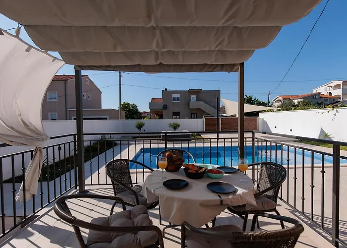 Villa Family And Friends Private Heated Pool With Jacuzzi