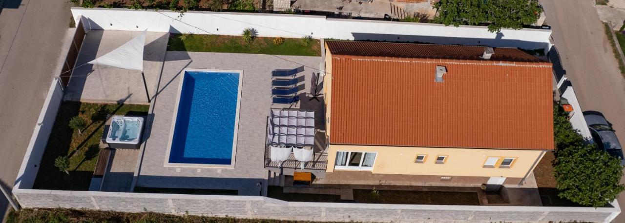 Villa Family And Friends Private Heated Pool With Jacuzzi Zára