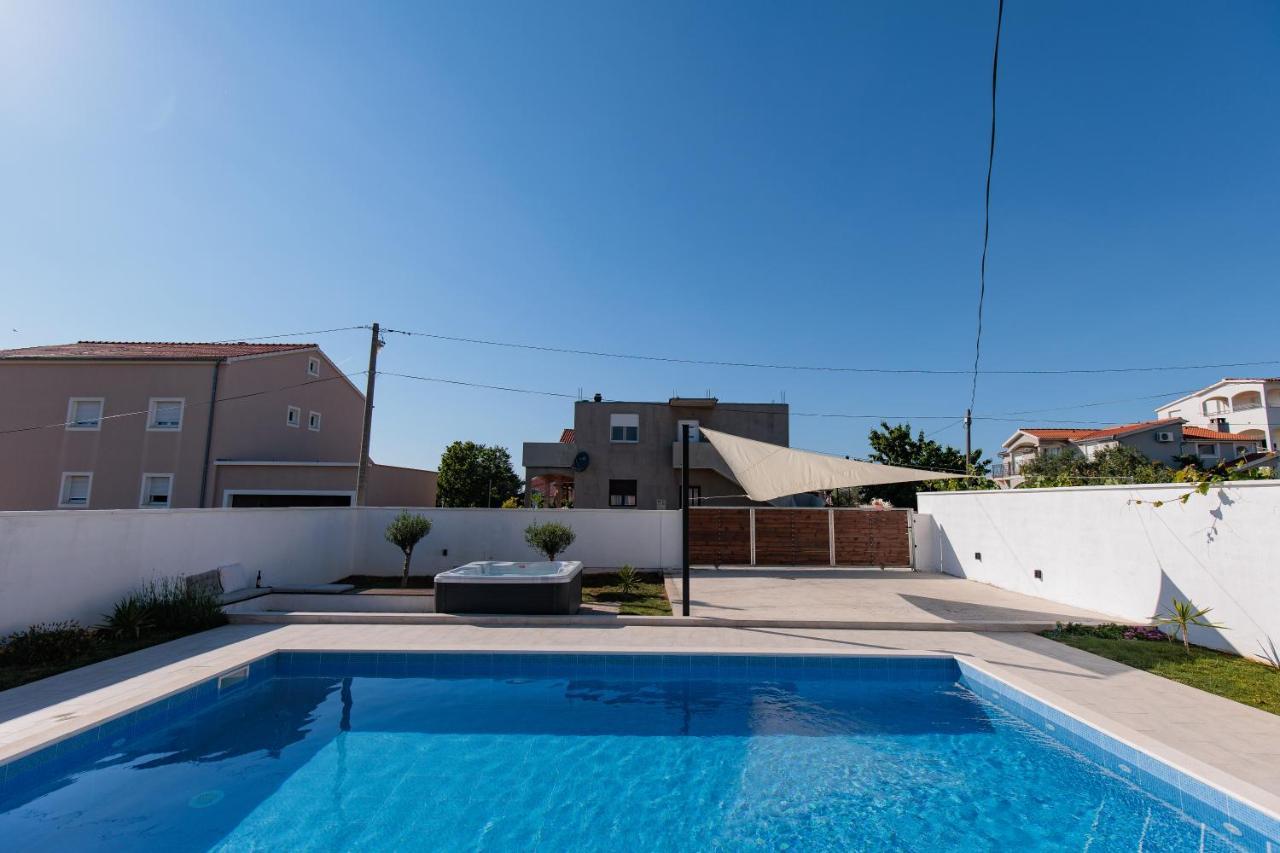 Family And Friends Private Heated Pool With Jacuzzi Zára