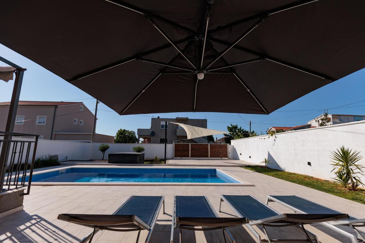 Family And Friends Private Heated Pool With Jacuzzi Zára