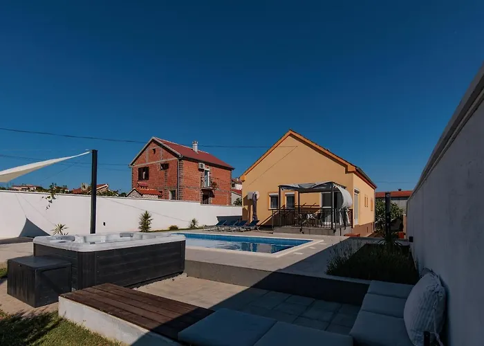 Villa Family And Friends Private Heated Pool With Jacuzzi