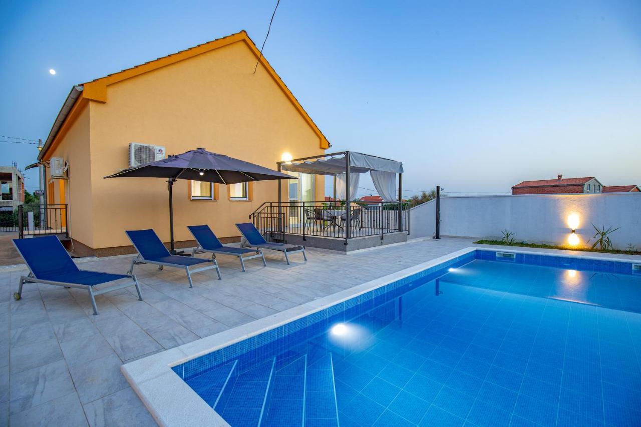 Vila Family And Friends Private Heated Pool With Jacuzzi
