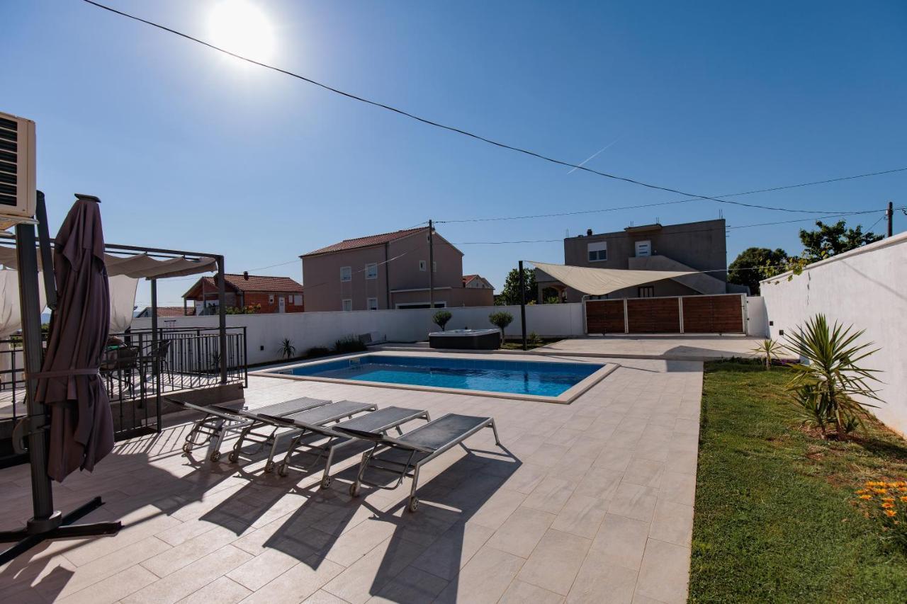 Vila Family And Friends Private Heated Pool With Jacuzzi *